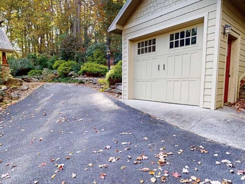 811 Hemlock Drive, Newland, NC 28657.  MLS# CAR4313317, YatesRealty ID 190. 
