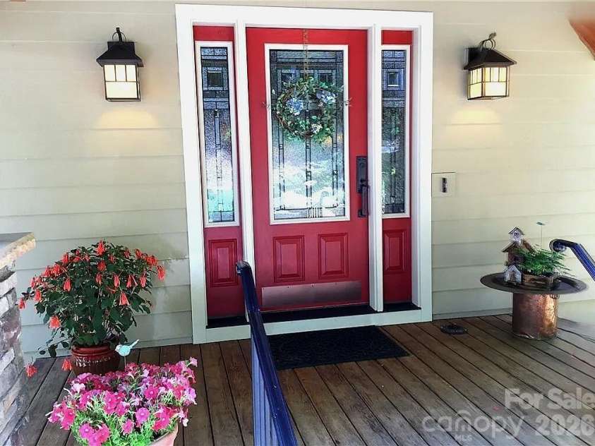 811 Hemlock Drive, Newland, NC 28657.  MLS# CAR4407306, YatesRealty ID 190. 