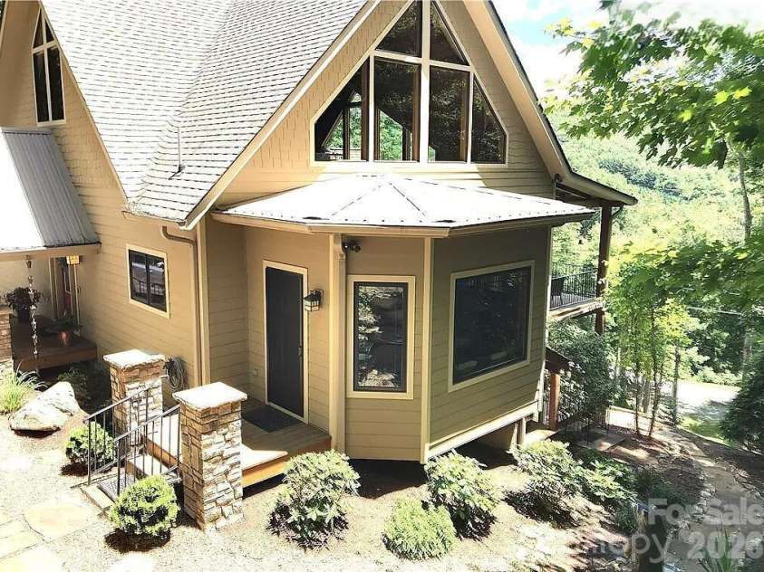 811 Hemlock Drive, Newland, NC 28657.  MLS# CAR4407306, YatesRealty ID 190. 