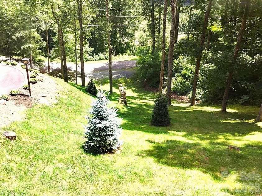 811 Hemlock Drive, Newland, NC 28657.  MLS# CAR4407306, YatesRealty ID 190. 