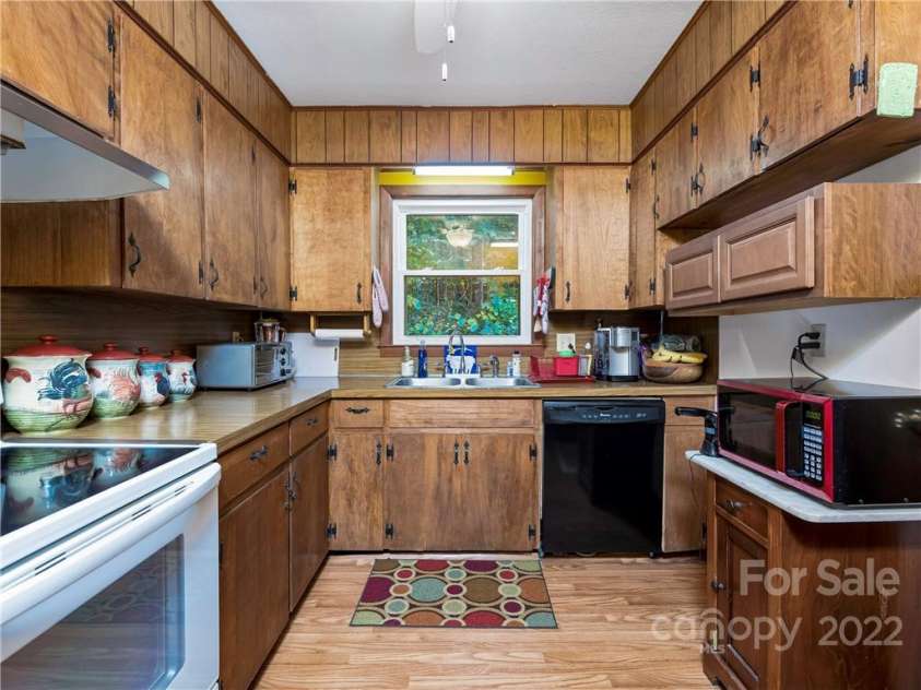 8, 50 and 200 CC Farm Road, Burnsville, NC 28714.  MLS# CAR3878074, YatesRealty ID 1900. 