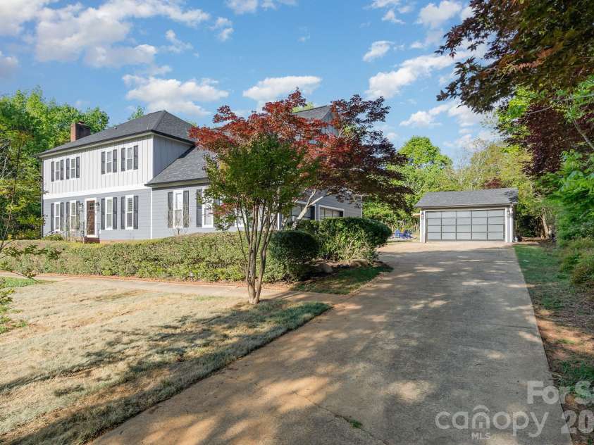 8823 Dartmoor Place, Mint Hill, NC 28227.  MLS# CAR4377805, YatesRealty ID 19000. 