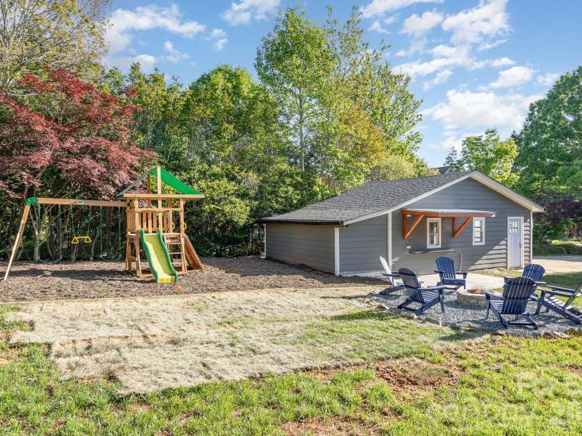 8823 Dartmoor Place, Mint Hill, NC 28227.  MLS# CAR4377805, YatesRealty ID 19000. 