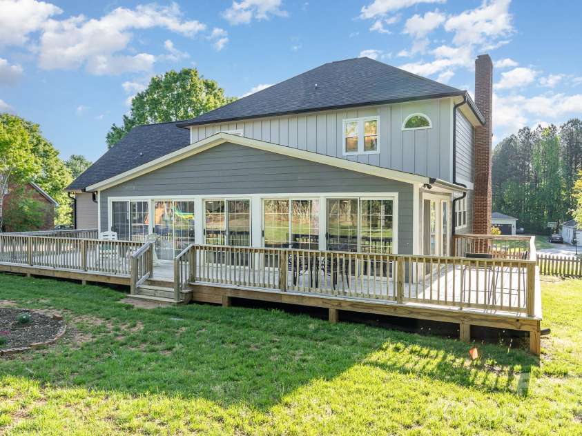 8823 Dartmoor Place, Mint Hill, NC 28227.  MLS# CAR4377805, YatesRealty ID 19000. 