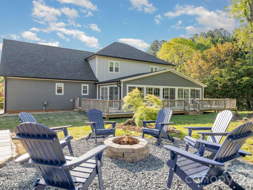 8823 Dartmoor Place, Mint Hill, NC 28227.  MLS# CAR4377805, YatesRealty ID 19000. 