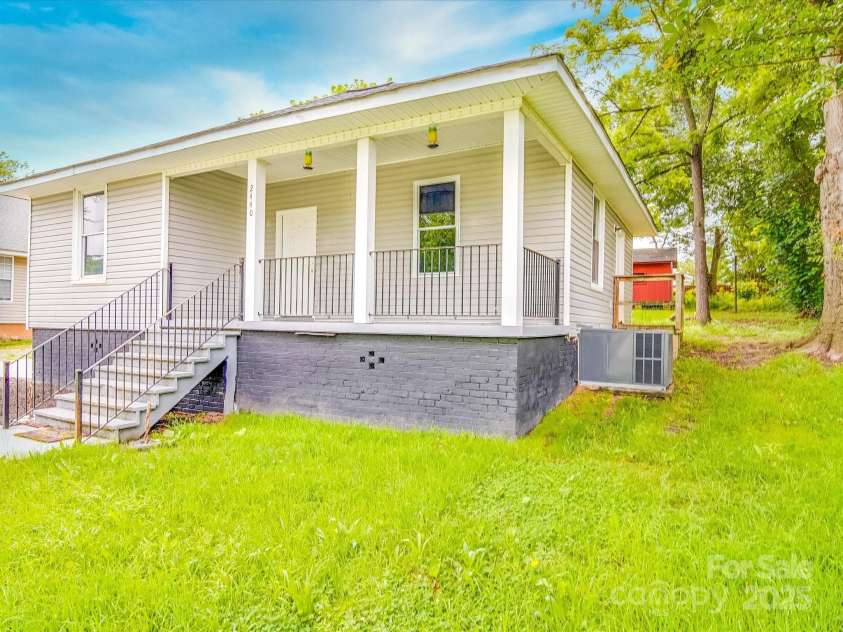 2440 Myers Street, Gastonia, NC 28056.  MLS# CAR4264367, YatesRealty ID 19001. 