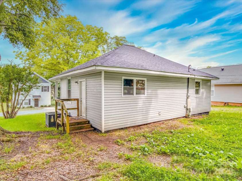 2440 Myers Street, Gastonia, NC 28056.  MLS# CAR4264367, YatesRealty ID 19001. 