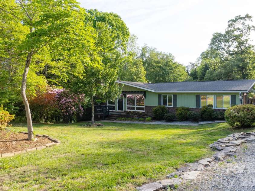 137 Whisperwood Circle, Hendersonville, NC 28791.  MLS# CAR4376933, YatesRealty ID 19002. 