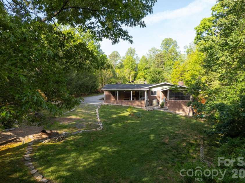 137 Whisperwood Circle, Hendersonville, NC 28791.  MLS# CAR4376933, YatesRealty ID 19002. 