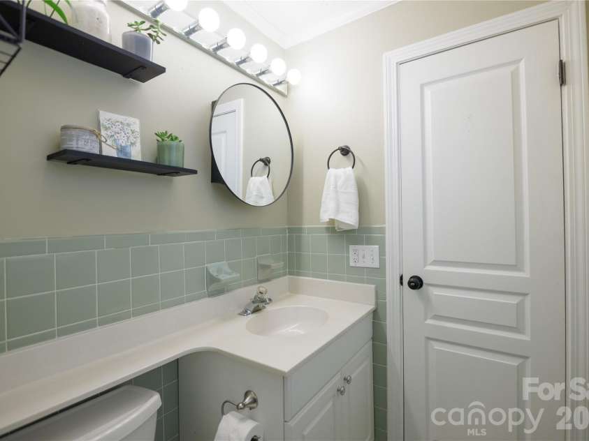 137 Whisperwood Circle, Hendersonville, NC 28791.  MLS# CAR4376933, YatesRealty ID 19002. 
