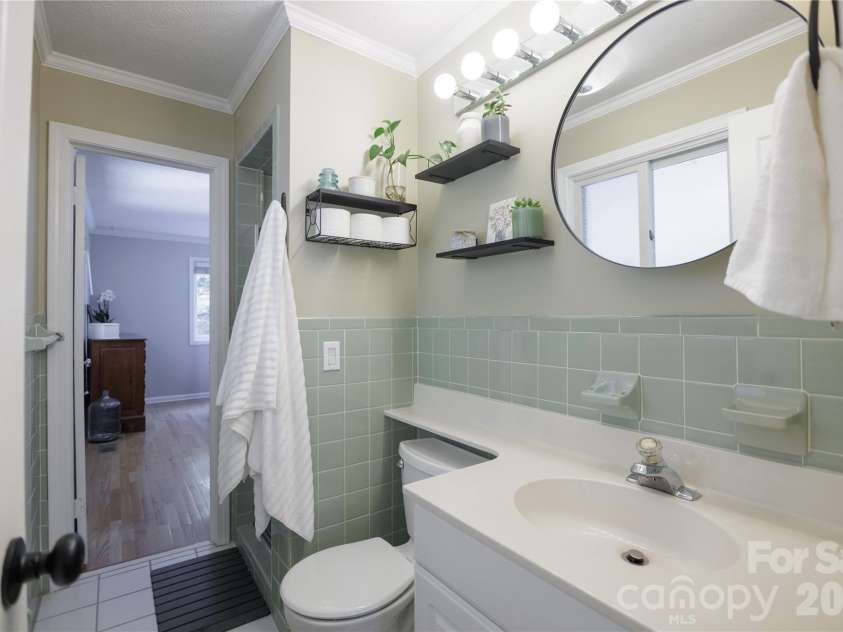 137 Whisperwood Circle, Hendersonville, NC 28791.  MLS# CAR4376933, YatesRealty ID 19002. 