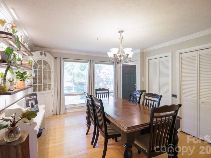 137 Whisperwood Circle, Hendersonville, NC 28791.  MLS# CAR4376933, YatesRealty ID 19002. 