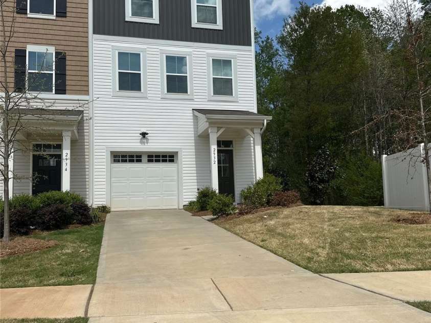 2932 Pirates Place, Charlotte, NC 28216.  MLS# CAR4246335, YatesRealty ID 19002. 