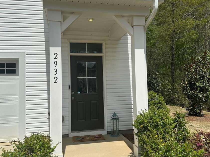 2932 Pirates Place, Charlotte, NC 28216.  MLS# CAR4246335, YatesRealty ID 19002. 