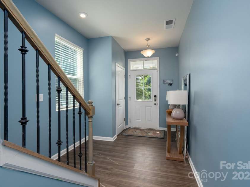 2932 Pirates Place, Charlotte, NC 28216.  MLS# CAR4246335, YatesRealty ID 19002. 