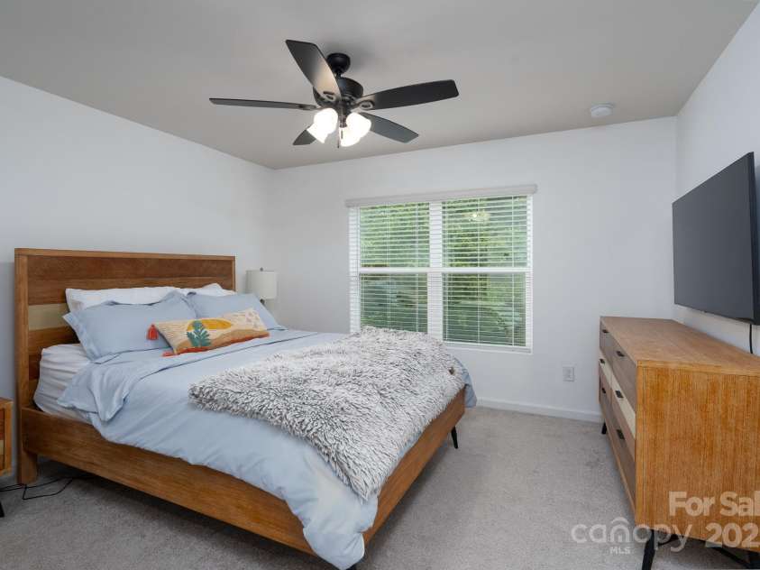 2932 Pirates Place, Charlotte, NC 28216.  MLS# CAR4246335, YatesRealty ID 19002. 