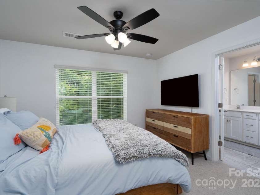 2932 Pirates Place, Charlotte, NC 28216.  MLS# CAR4246335, YatesRealty ID 19002. 