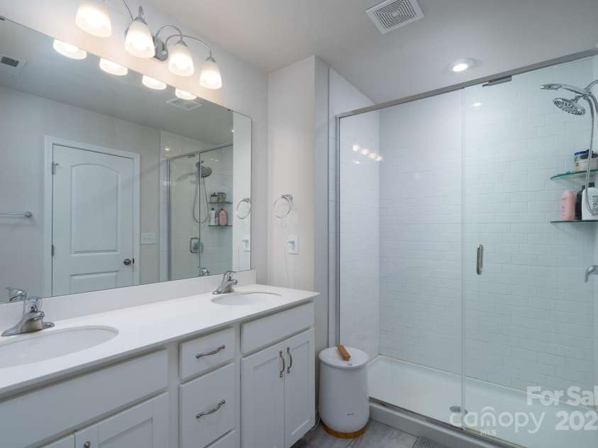 2932 Pirates Place, Charlotte, NC 28216.  MLS# CAR4246335, YatesRealty ID 19002. 