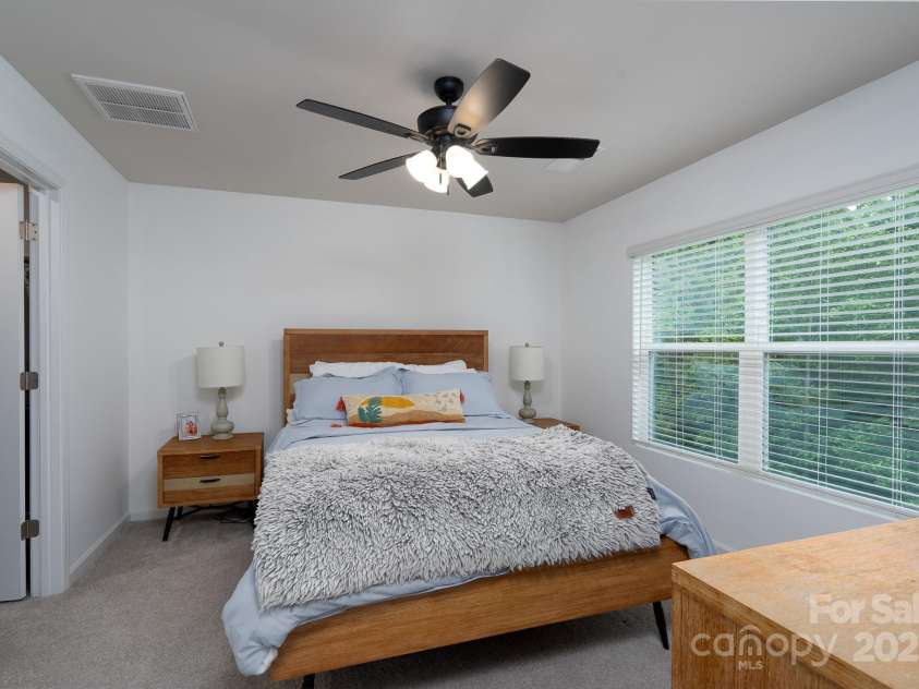 2932 Pirates Place, Charlotte, NC 28216.  MLS# CAR4246335, YatesRealty ID 19002. 