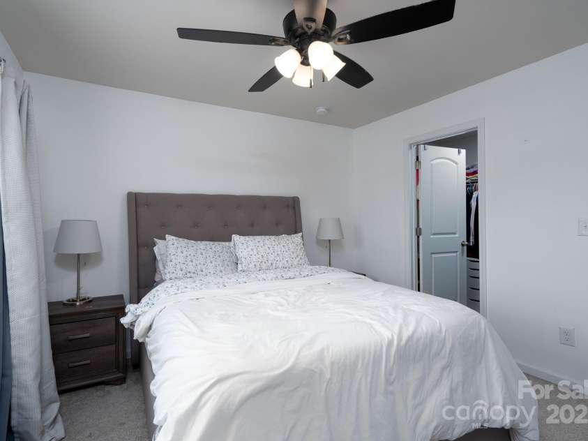 2932 Pirates Place, Charlotte, NC 28216.  MLS# CAR4246335, YatesRealty ID 19002. 