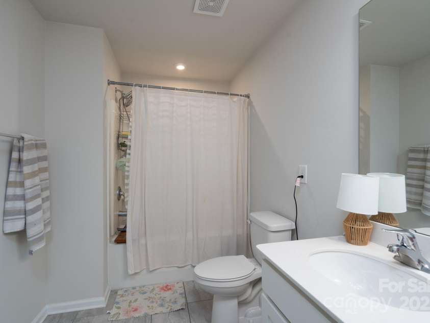 2932 Pirates Place, Charlotte, NC 28216.  MLS# CAR4246335, YatesRealty ID 19002. 