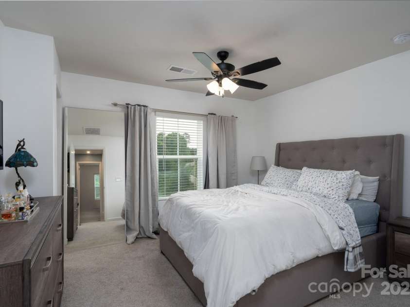 2932 Pirates Place, Charlotte, NC 28216.  MLS# CAR4246335, YatesRealty ID 19002. 