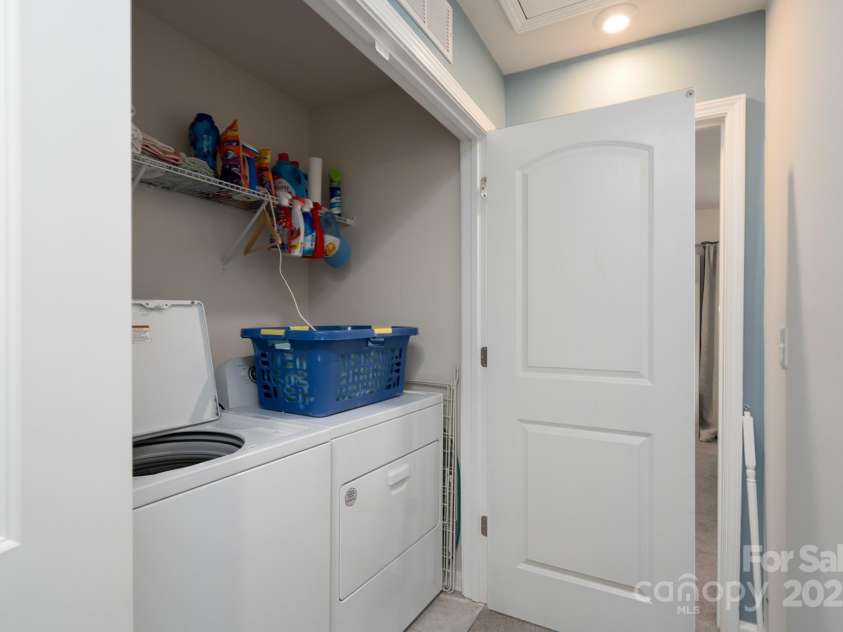 2932 Pirates Place, Charlotte, NC 28216.  MLS# CAR4246335, YatesRealty ID 19002. 