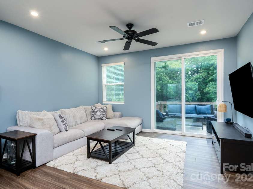 2932 Pirates Place, Charlotte, NC 28216.  MLS# CAR4246335, YatesRealty ID 19002. 