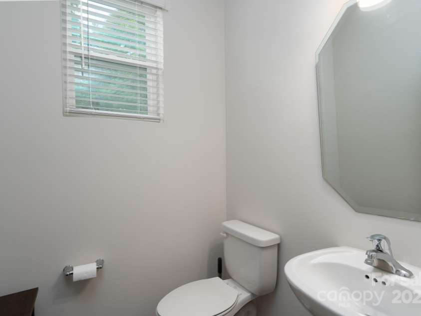2932 Pirates Place, Charlotte, NC 28216.  MLS# CAR4246335, YatesRealty ID 19002. 