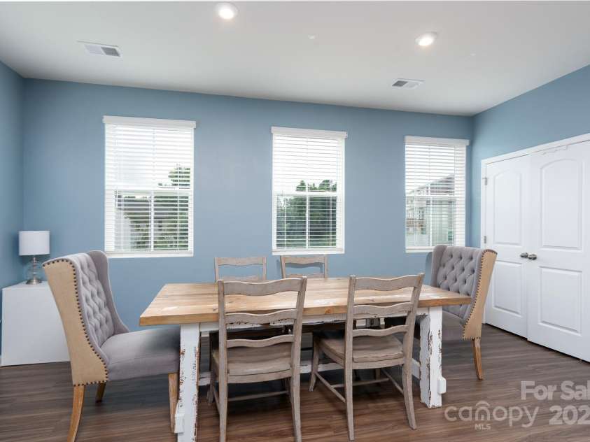2932 Pirates Place, Charlotte, NC 28216.  MLS# CAR4246335, YatesRealty ID 19002. 