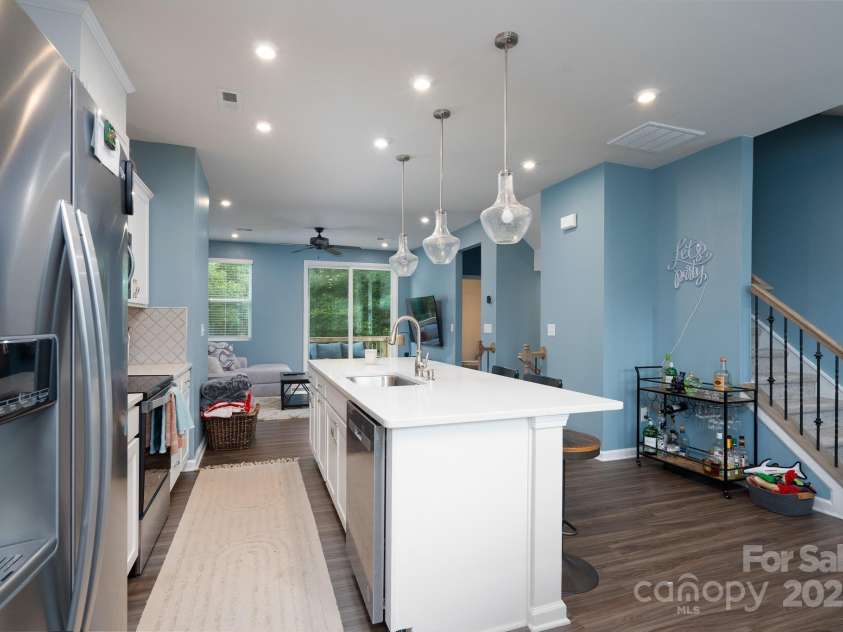 2932 Pirates Place, Charlotte, NC 28216.  MLS# CAR4246335, YatesRealty ID 19002. 