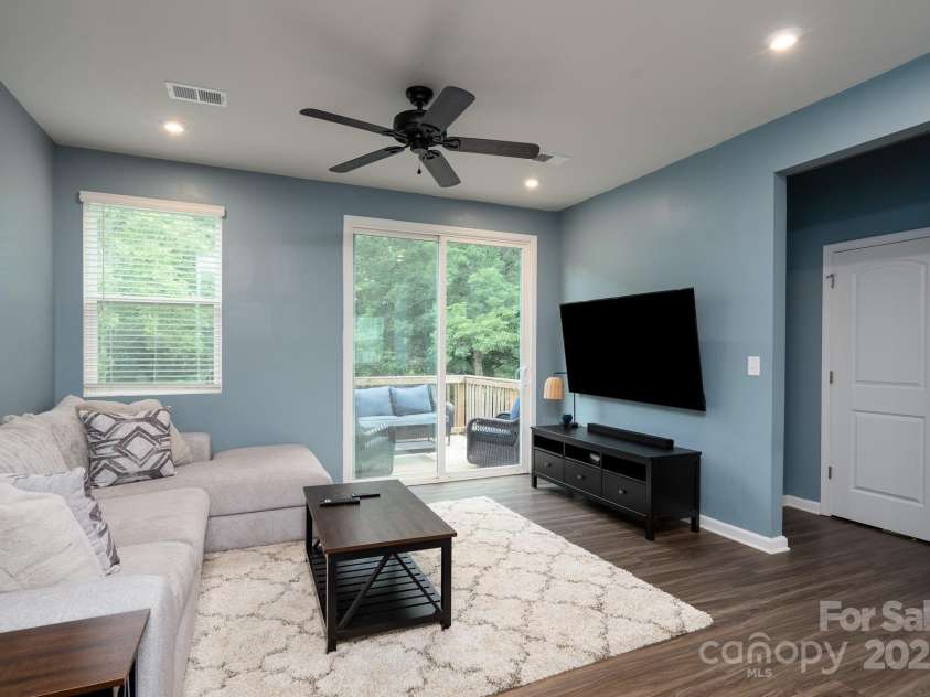 2932 Pirates Place, Charlotte, NC 28216.  MLS# CAR4246335, YatesRealty ID 19002. 