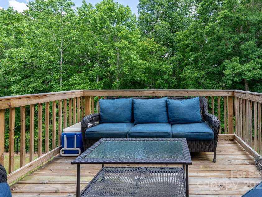 2932 Pirates Place, Charlotte, NC 28216.  MLS# CAR4246335, YatesRealty ID 19002. 