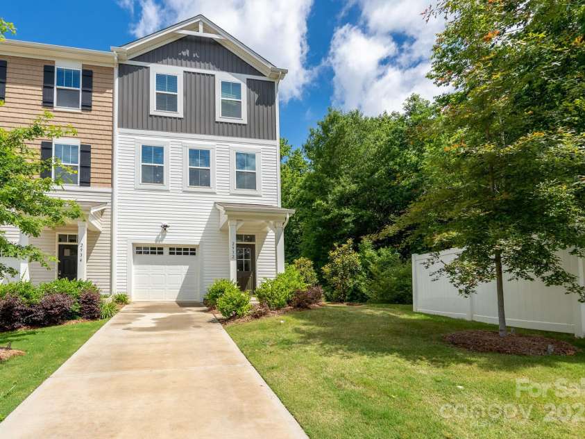 2932 Pirates Place, Charlotte, NC 28216.  MLS# CAR4246335, YatesRealty ID 19002. 