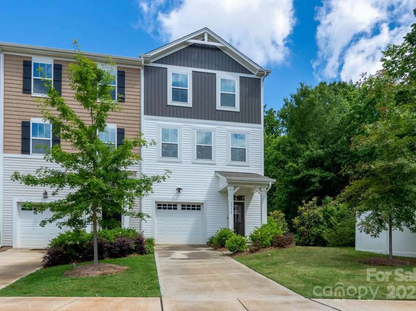 2932 Pirates Place, Charlotte, NC 28216.  MLS# CAR4246335, YatesRealty ID 19002. 