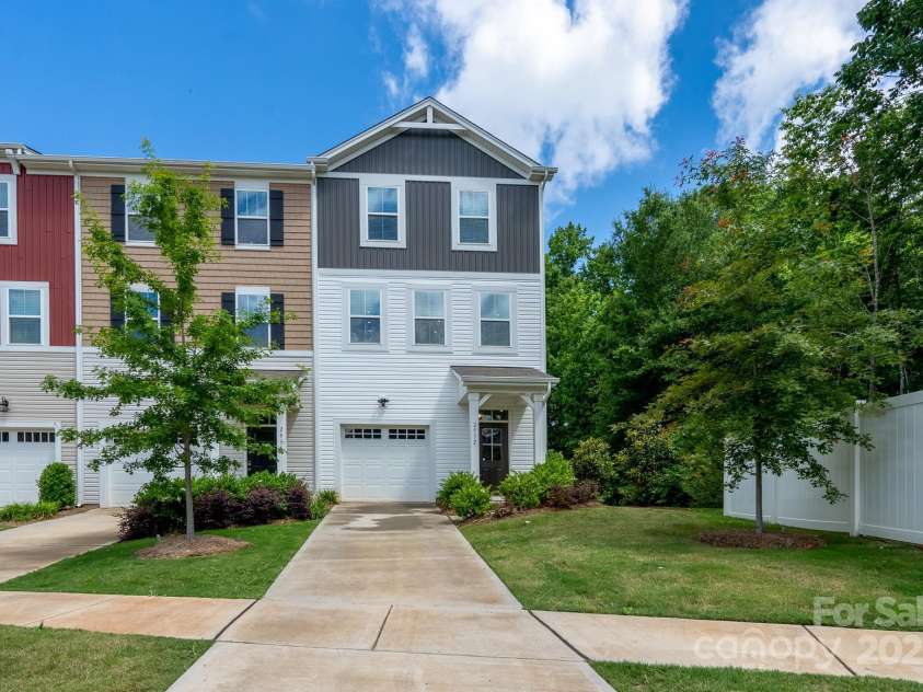 2932 Pirates Place, Charlotte, NC 28216.  MLS# CAR4246335, YatesRealty ID 19002. 