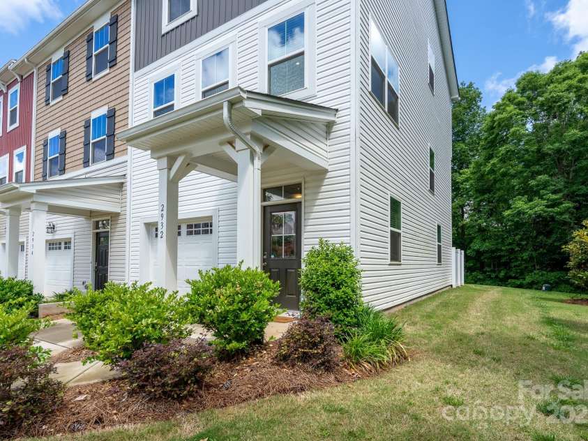2932 Pirates Place, Charlotte, NC 28216.  MLS# CAR4246335, YatesRealty ID 19002. 