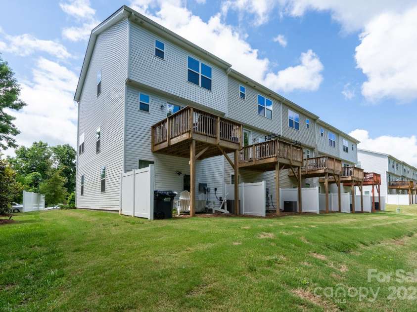 2932 Pirates Place, Charlotte, NC 28216.  MLS# CAR4246335, YatesRealty ID 19002. 
