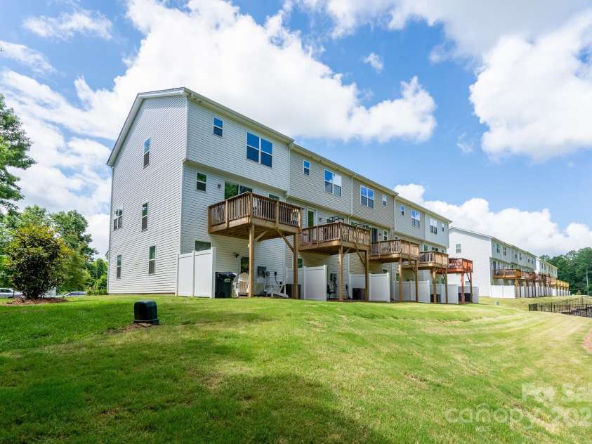 2932 Pirates Place, Charlotte, NC 28216.  MLS# CAR4246335, YatesRealty ID 19002. 