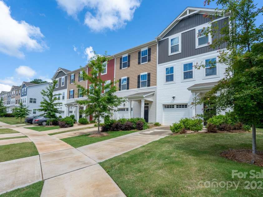 2932 Pirates Place, Charlotte, NC 28216.  MLS# CAR4246335, YatesRealty ID 19002. 