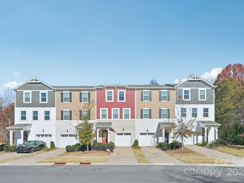 2932 Pirates Place, Charlotte, NC 28216.  MLS# CAR4322551, YatesRealty ID 19002. 