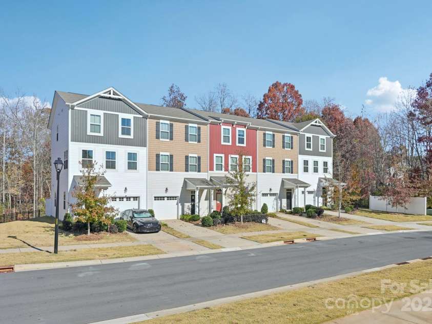 2932 Pirates Place, Charlotte, NC 28216.  MLS# CAR4322551, YatesRealty ID 19002. 