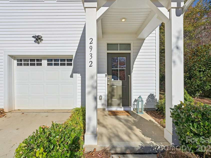 2932 Pirates Place, Charlotte, NC 28216.  MLS# CAR4322551, YatesRealty ID 19002. 