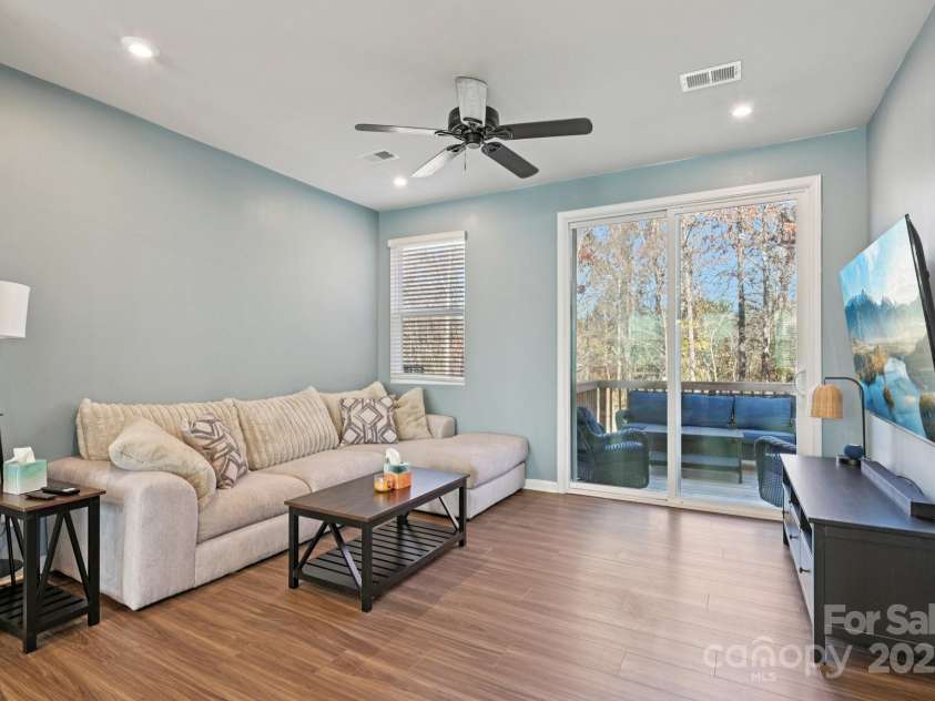 2932 Pirates Place, Charlotte, NC 28216.  MLS# CAR4322551, YatesRealty ID 19002. 