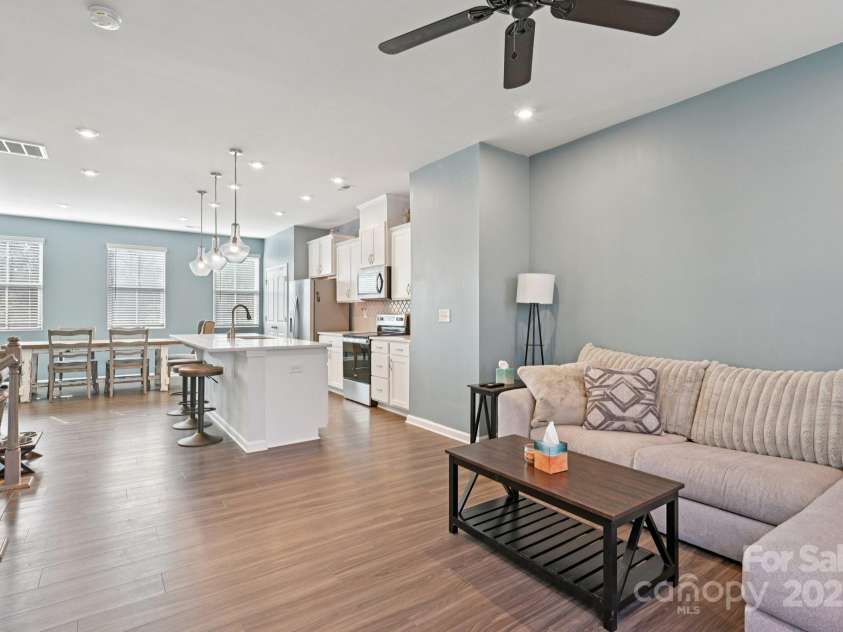 2932 Pirates Place, Charlotte, NC 28216.  MLS# CAR4322551, YatesRealty ID 19002. 