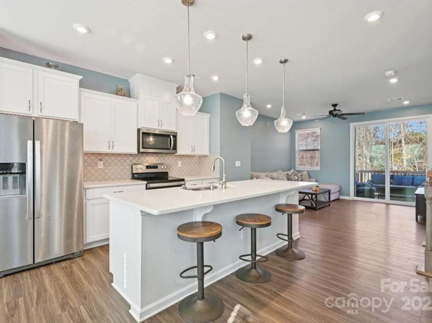 2932 Pirates Place, Charlotte, NC 28216.  MLS# CAR4322551, YatesRealty ID 19002. 