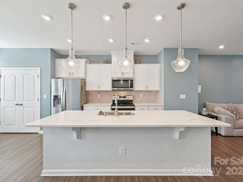 2932 Pirates Place, Charlotte, NC 28216.  MLS# CAR4322551, YatesRealty ID 19002. 