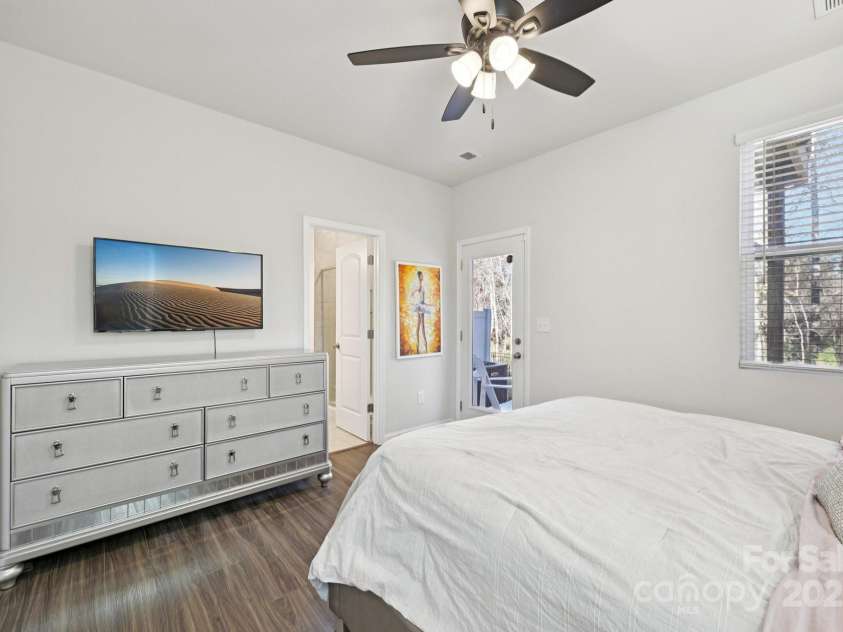 2932 Pirates Place, Charlotte, NC 28216.  MLS# CAR4322551, YatesRealty ID 19002. 