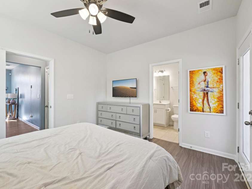 2932 Pirates Place, Charlotte, NC 28216.  MLS# CAR4322551, YatesRealty ID 19002. 