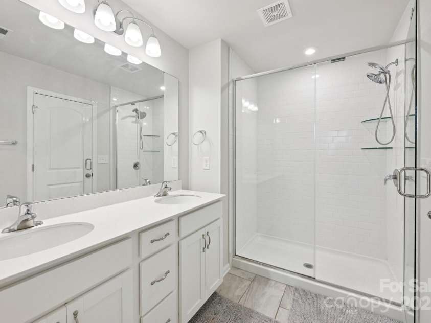 2932 Pirates Place, Charlotte, NC 28216.  MLS# CAR4322551, YatesRealty ID 19002. 